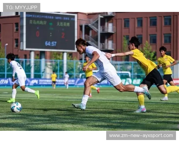 大连英博王禹边路突破连续威胁，展现足球新风貌